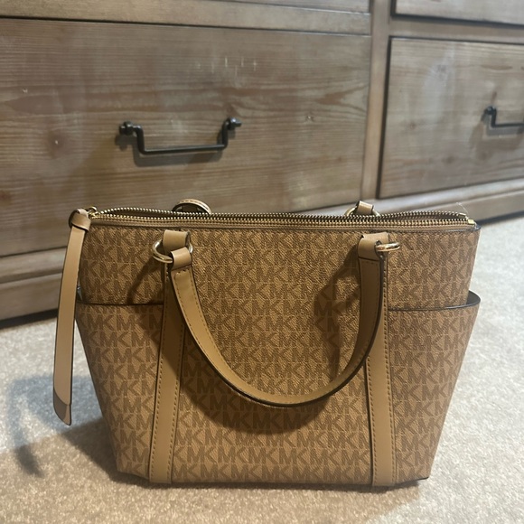 Michael Kors Tote Sullivan Signature Convertible Top Zip Handbag Beige, Used - Picture 4 of 7